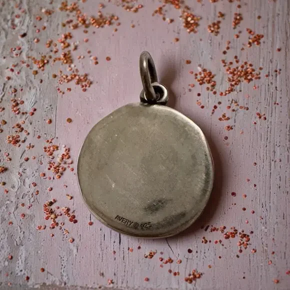 Retired James Avery Vintage Disc Charm Pendant Engraved “Travis” 925 Sterling - Picture 2 of 2